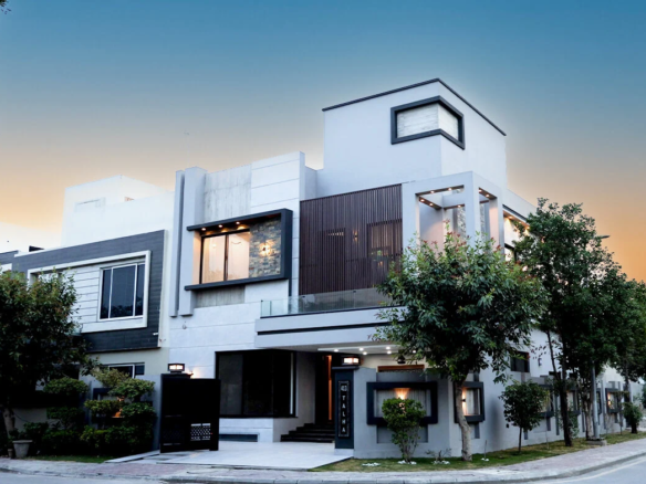 10 Marla Corner House For Sale in Bahria Town Lahore